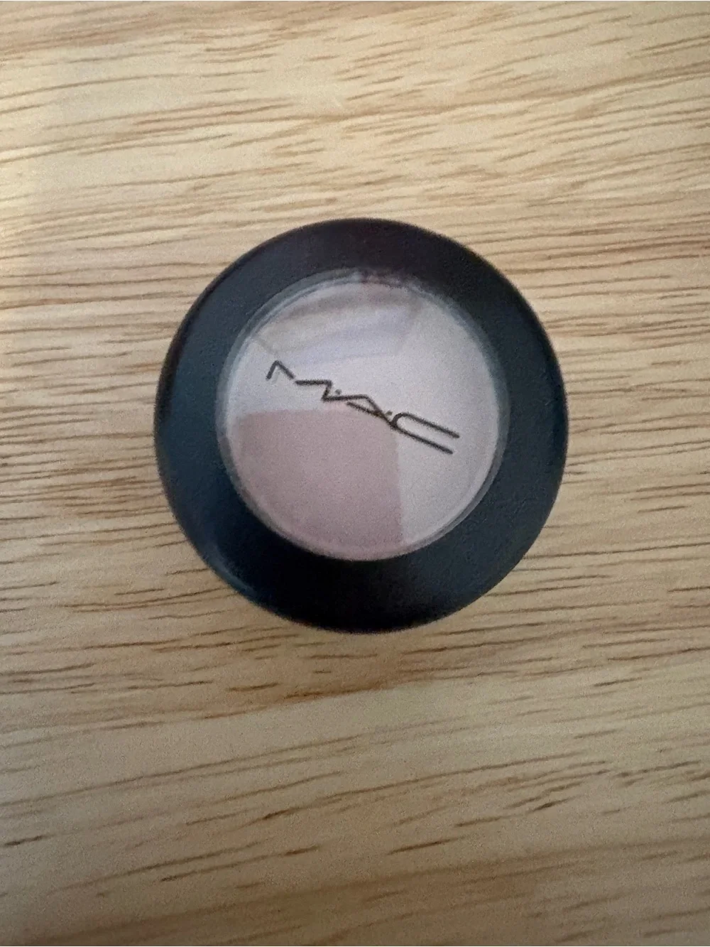 MAC Eyeshadow - Yogart